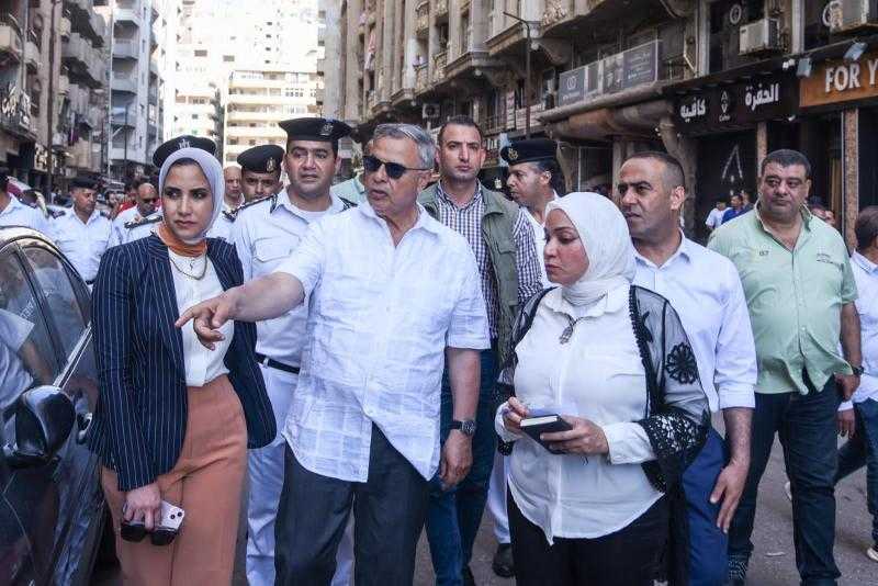 محافظ الإسكندرية يتفقد شارع أطلس ويوجه بإغلاق منشآت غير مرخصة واتخاذ إجراءات قانونية ضد المخالفين 