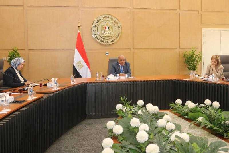 وزير الكهرباء يبحث مع وفدا بنك الاستثمار والاتحاد الأوروبيين سبل دعم الشراكة 