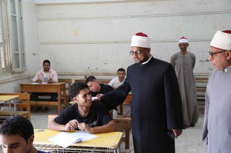 أمين البحوث الإسلامية يتابع سير امتحانات الثانويَّة الأزهريَّة بالمنيا 
