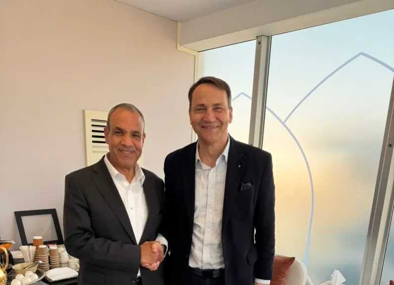 وزير الخارجية يبحث مع نظيره البولندي تعزيز العلاقات الثنائية وتطورات أوضاع المنطقة 