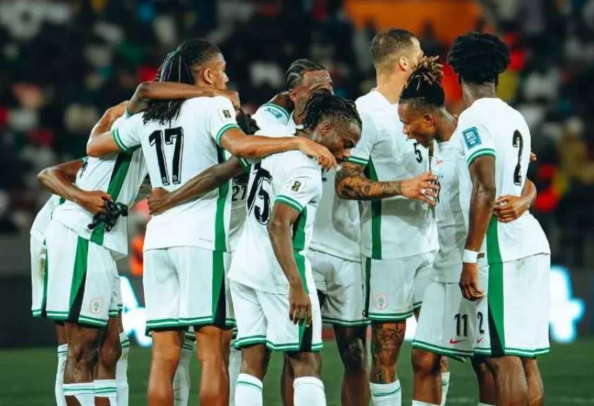 11 لاعبًا فقط في معسكر منتخب نيجيريا قبل مواجهة مصر الودية استعدادًا لأمم إفريقيا 