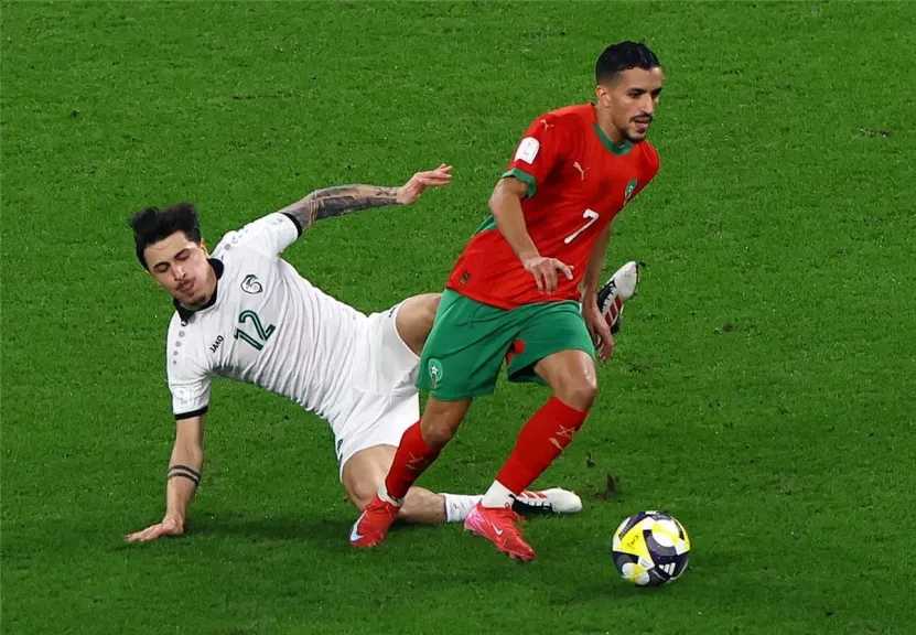 المغرب يكتسح الإمارات بثلاثية ويتأهل إلى نهائي كأس العرب 2025 