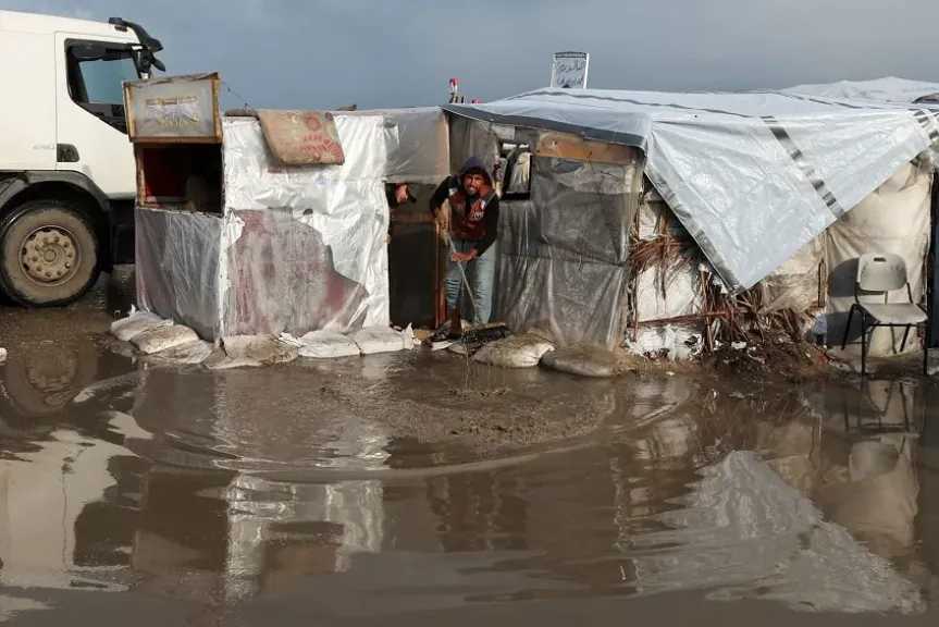 منخفض جوي جديد.. حماس تدعو لتحرك عاجل لإنقاذ غزة من كارثة محققة 