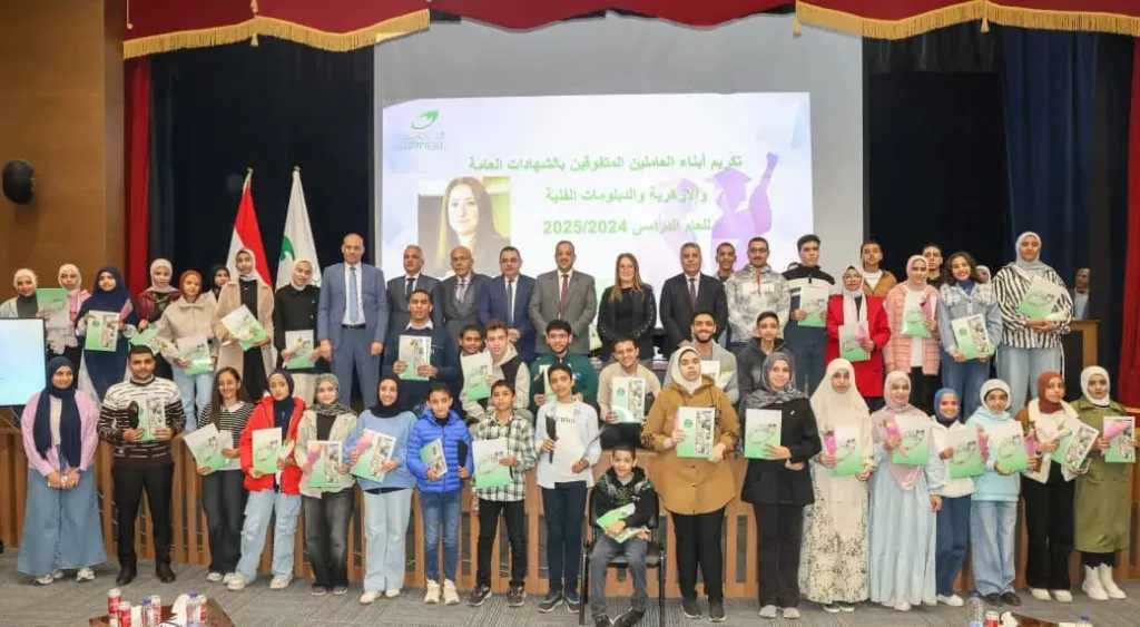 رئيس البريد تكرم أبناء العاملين المتفوقين دراسياً على مستوى الجمهورية 