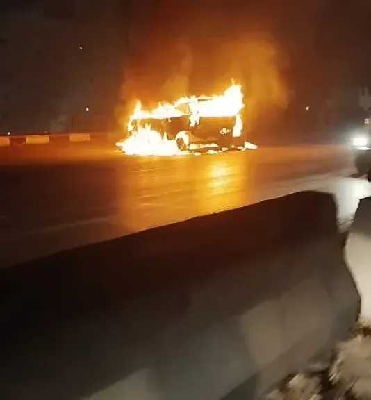 حريق يلتهم ميكروباص أعلى الطريق الدائري 