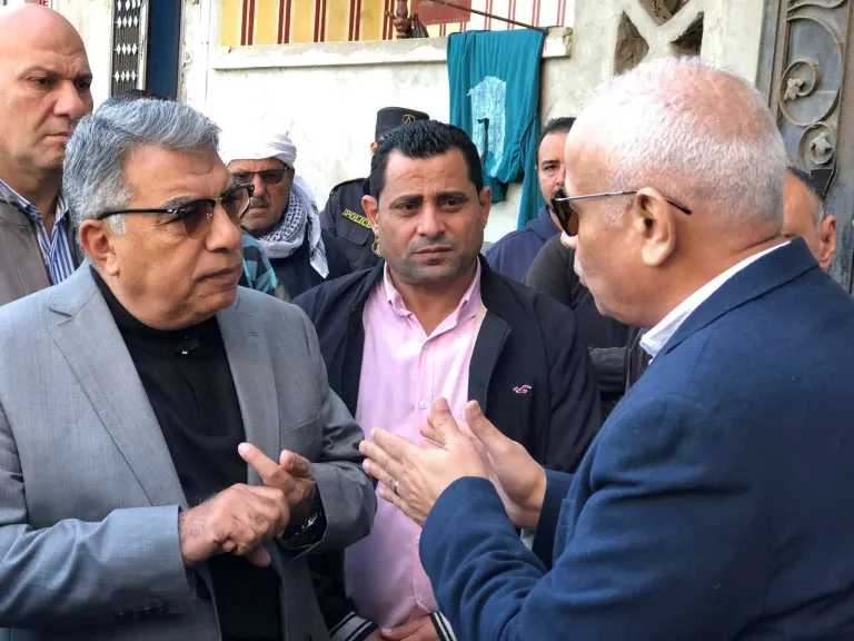 محافظ الدقهلية يتفقد بعض شوارع قرية دنجواي بشأن شكوى صرف صحي 