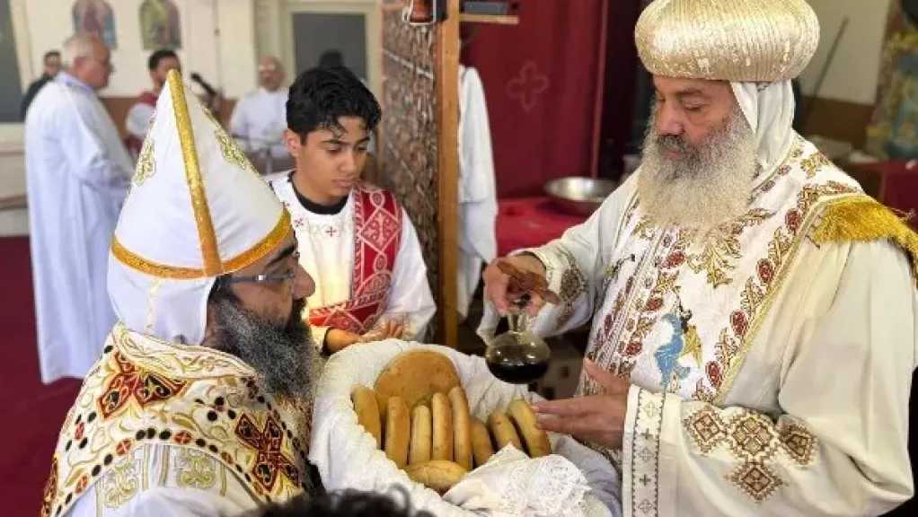 الأنبا برنابا يصلي القداس بكنيسة العذراء بتورينو ويشارك في الاحتفالات 