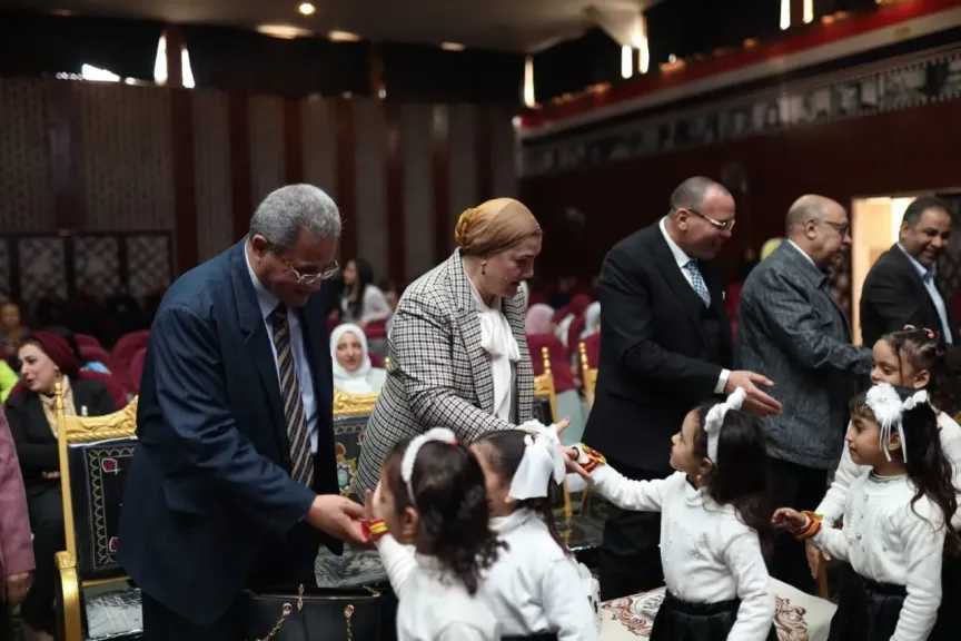 رئيسة المجلس القومي للطفولة والأمومة ومحافظ أسيوط يفتتحان فرع المجلس بالمحافظة 