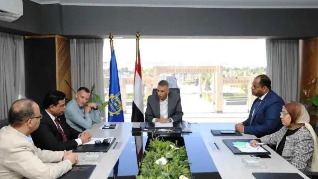 محافظ أسوان: موافقة التأمين الصحي على صرف العلاج لأصحاب الأمراض المزمنة كل شهرين بدلاً من شهر واحد 