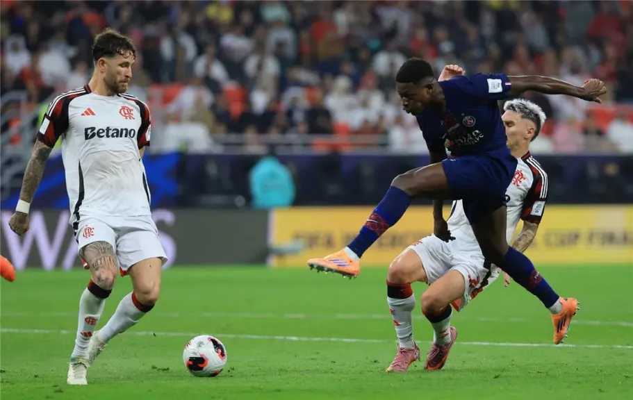 باريس سان جيرمان يتوج بلقب كأس الإنتركونتيننتال بعد الفوز على فلامنجو بركلات الترجيح 