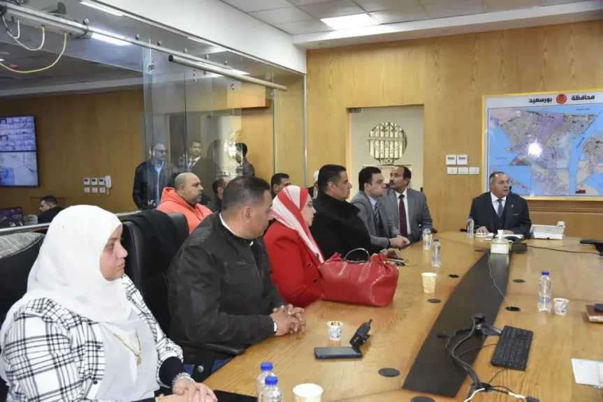 محافظ بورسعيد يترأس غرفة عمليات الشبكة الوطنية للطوارئ لمتابعة سير العملية الانتخابية في ثاني أيام جولة الإعادة 