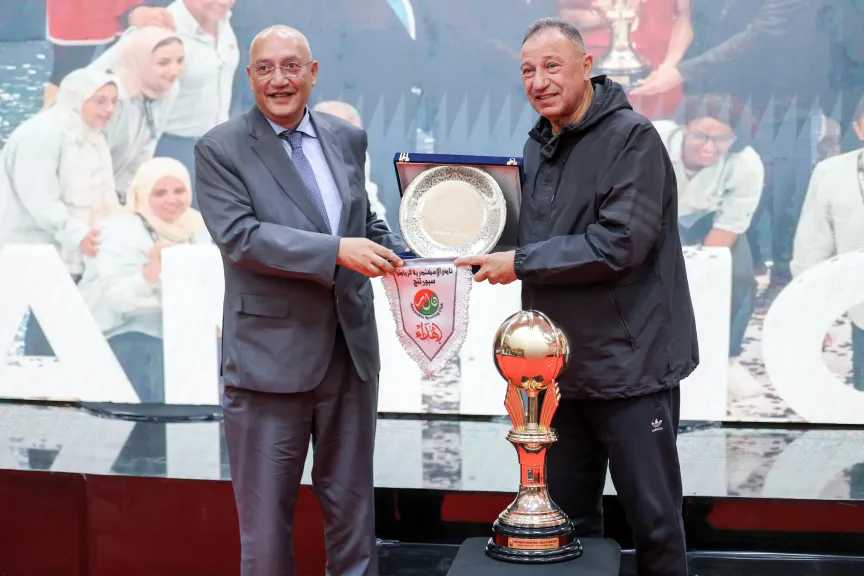 الخطيب يُكرّم رئيس نادي سبورتنج في احتفالية «سيدات سلة الأهلي» 