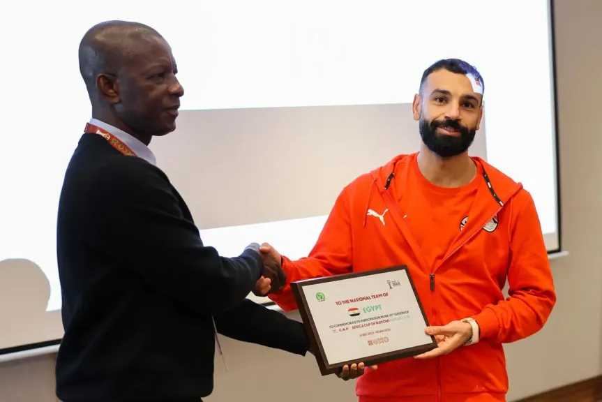 كاف يمنح محمد صلاح شهادة مشاركة ويعقد اجتماعًا تنظيميًا لمنتخب مصر قبل أمم إفريقيا 