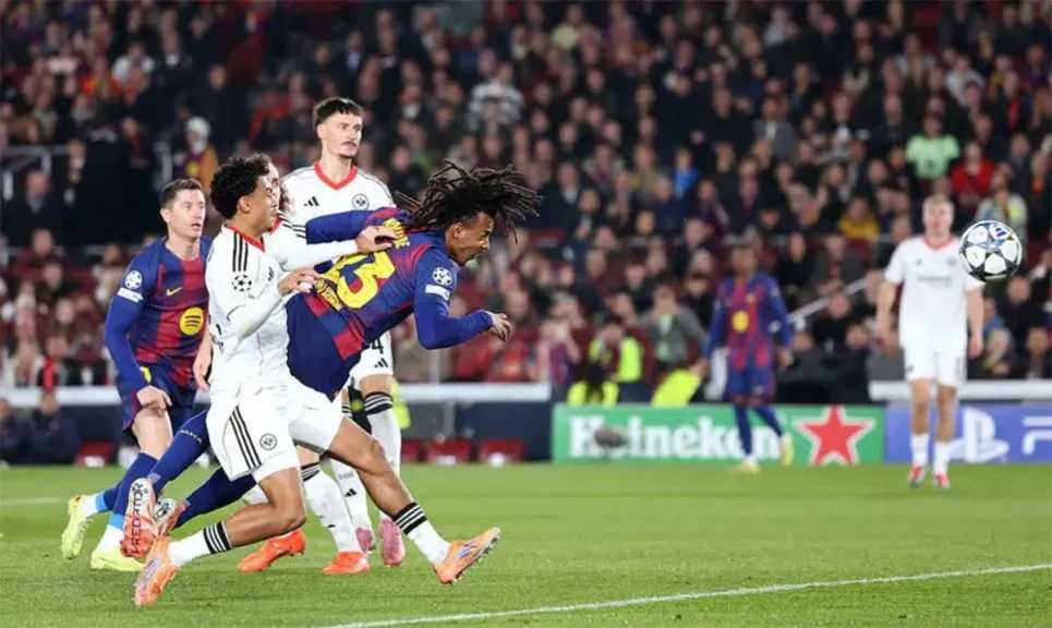 يويفا يعاقب آينتراخت فرانكفورت بعد شغب جماهيره في كامب نو 