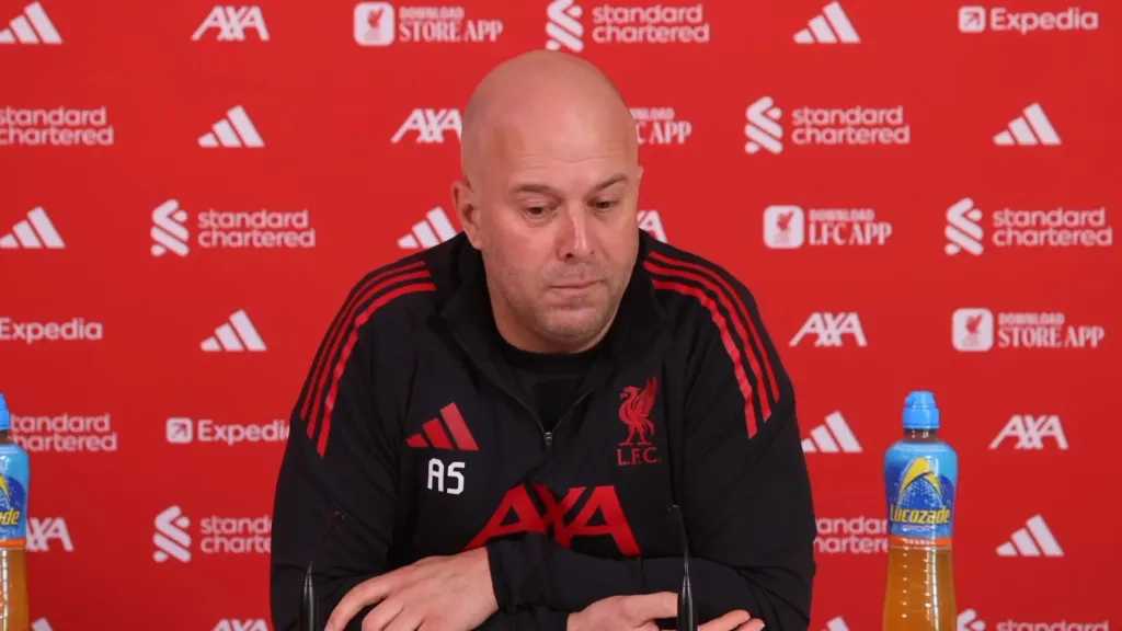 سلوت يوضح موقفه من مشاركة محمد صلاح في أمم إفريقيا 