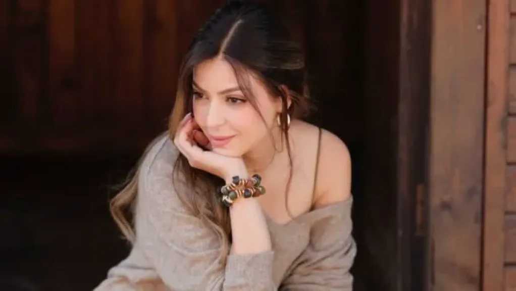 ميرنا جميل تخطف الأنظار بإطلالة شتوية لافتة على إنستجرام 