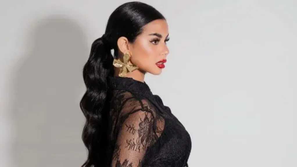 منة عرفة تتألق بالإطلالة السوداء وتحصل على الإقامة الذهبية بالإمارات 