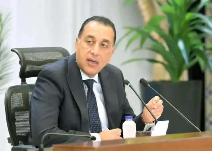 جولة لرئيس الوزراء بمطار القاهرة لتفقد الخدمات المختلفة 