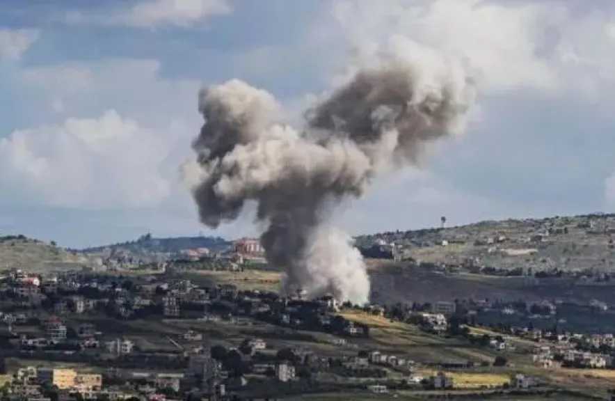 غارة إسرائيلية تستهدف بلدة الطيبة جنوبي لبنان 