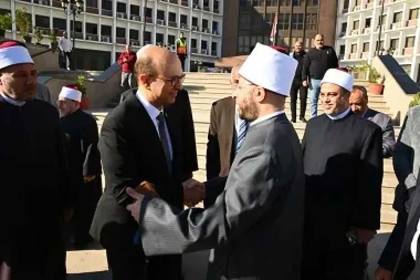 وزير الأوقاف ورئيس جامعة أسيوط يتبادلان الرؤى في نشر الوسطية والاعتدال 