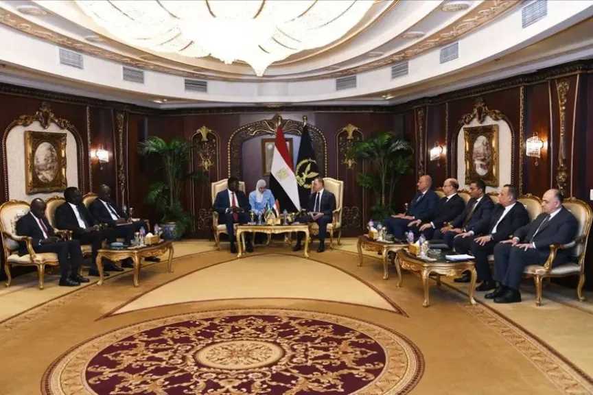 وزير الداخلية يستقبل وزير خارجية جنوب السودان لتعزيز التعاون الثنائي 