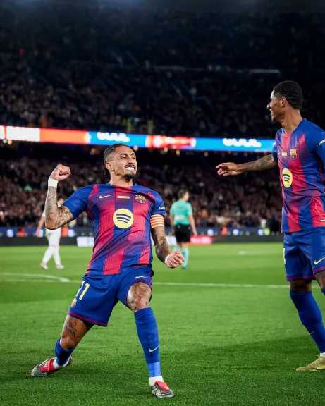 يامال ورافينيا يقودان برشلونة لانتصار صامت في معقل فياريال 