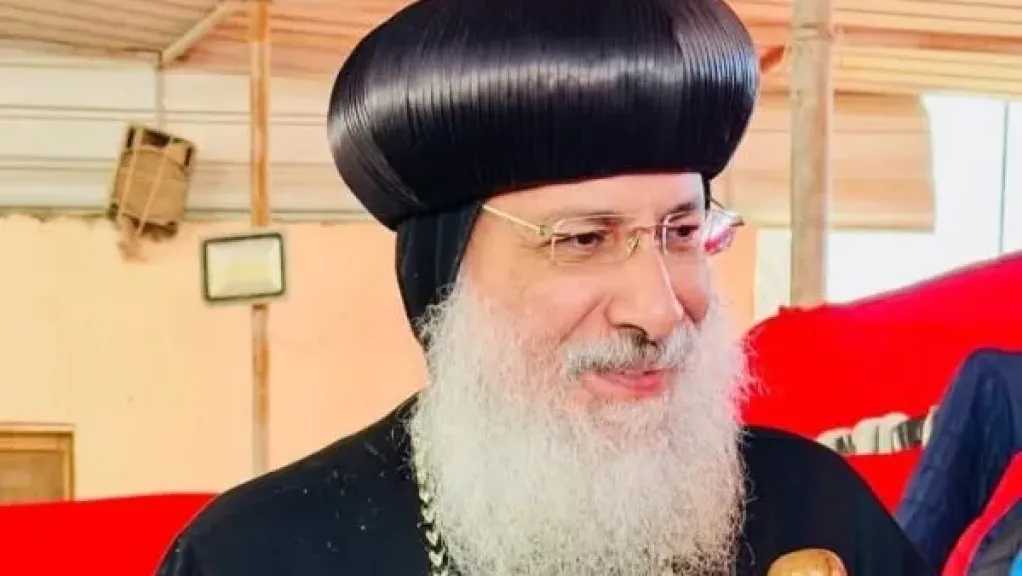 نيافة الأنبا فام يفتتح معرض ملابس إخوة الرب لعيد الميلاد بشرق المنيا 