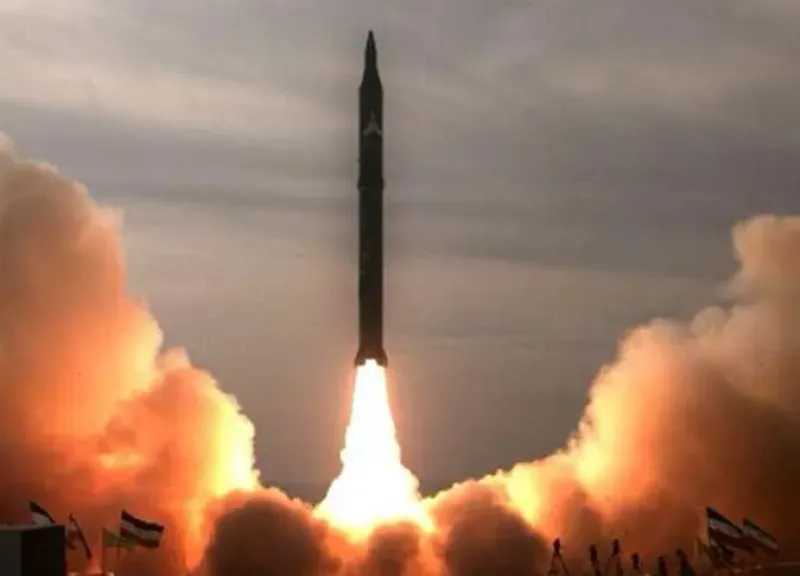 إيران تجري تجارب صاروخية في 5 محافظات 