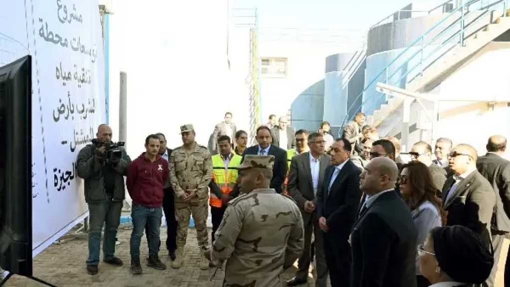 رئيس الوزراء يتفقد محطة مياه الشرب بأرض المشتل بمركز الصف 