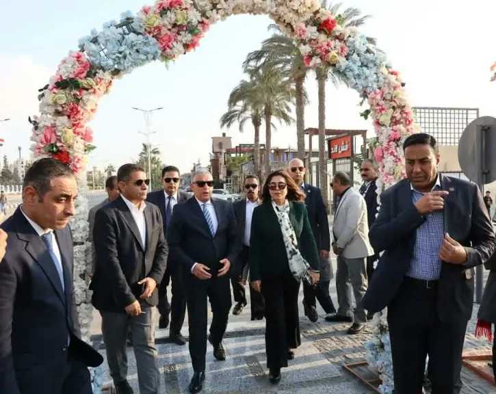 وزيرة التنمية المحلية ومحافظ الإسماعيلية يفتتحان ميدان الإسماعيلية ومجمع المحال التجارية بنادي وشاطئ الفيروز 