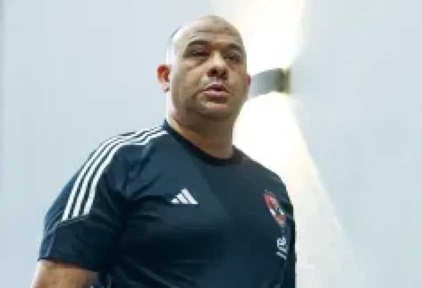 الأهلي يكشف حقيقة استقالة وليد صلاح الدين من منصب مدير الكرة 