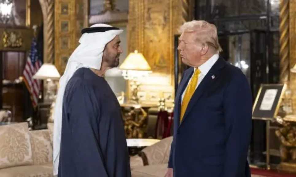 محمد بن زايد وترامب يبحثان تطورات أوضاع المنطقة وتداعياتها الخطيرة على الأمن الإقليمي والدولي 