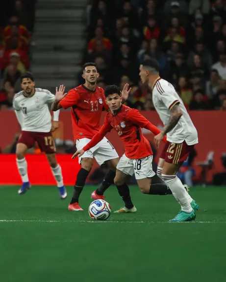 الحكومة الإسبانية تُحيل أحداث الهتافات العنصرية في لقاء مصر وإسبانيا إلى القضاء 