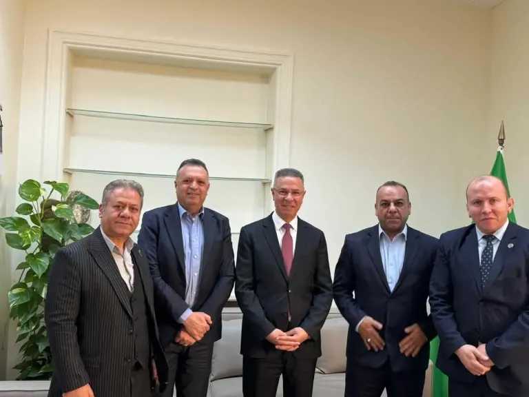 السفير فائد مصطفى يبحث مع وفد نقابي فلسطيني مستجدات القضية الفلسطينية 