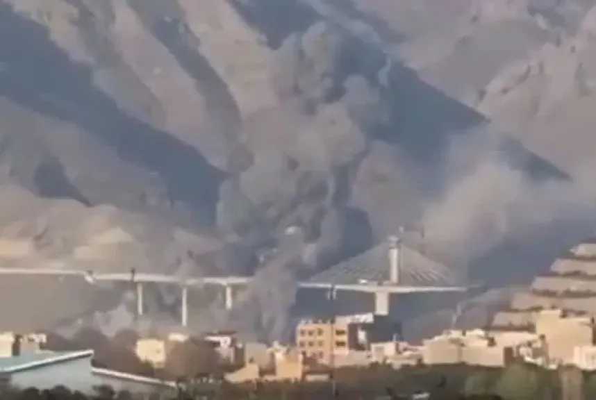 ترامب: أكبر جسر في إيران ينهار.. وحان الوقت لإبرام اتفاق 