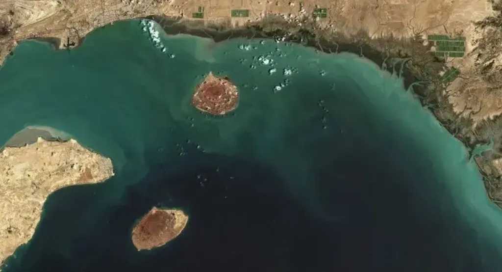 الصين: أمن مضيق هرمز مرهون بوقف العمليات العسكرية 