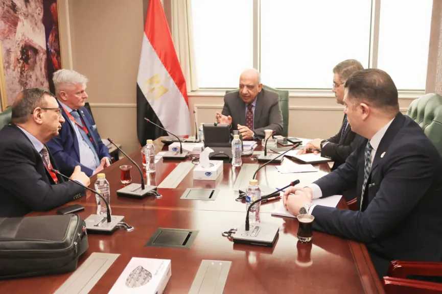 وزير الكهرباء يبحث مع مسئولي باوكو الألمانية التعاون بمجالات توطين صناعة مواسير وأنابيب الضغط 