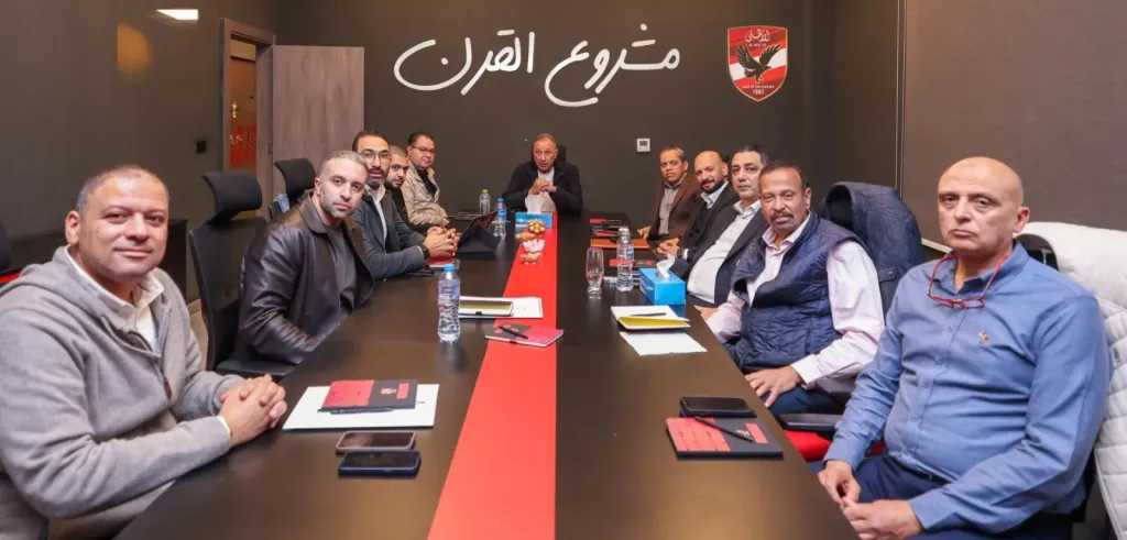 الخطيب يجتمع مع شركتي «المنشآت» و«القلعة الحمراء».. ويعتمد الدراسات الخاصة بإنشاء الأفرع بالمحافظات 