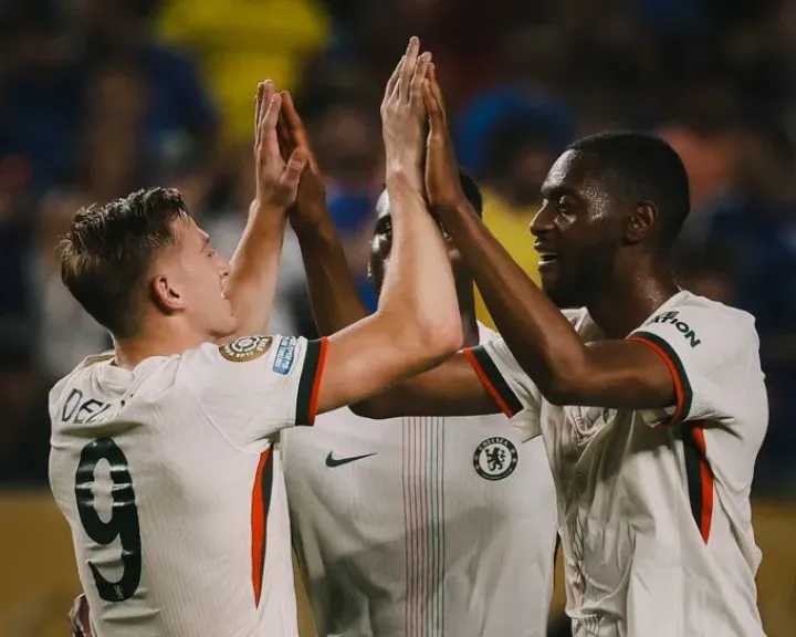 توتر متصاعد في تشيلسي.. أزمة إنزو فرنانديز تدخل مرحلة جديدة 