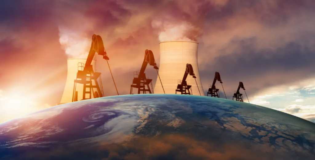 خبير اقتصادي يحذر من عجز الحكومات عن مواجهة أزمة الطاقة حال ارتفاع سعر البرميل لـ 200 دولار 