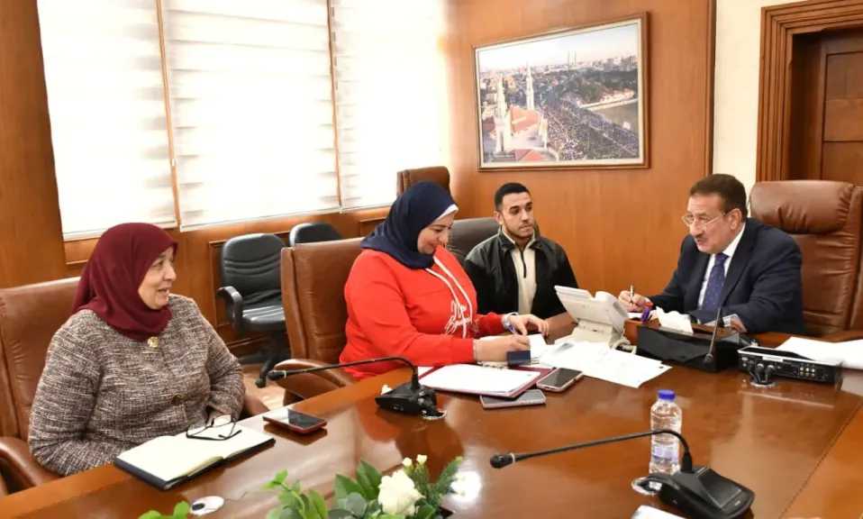 محافظ بورسعيد يعقد لقاءً مع المواطنين ويؤكد: سرعة الاستجابة لمطالب المواطنين أولوية قصوى 