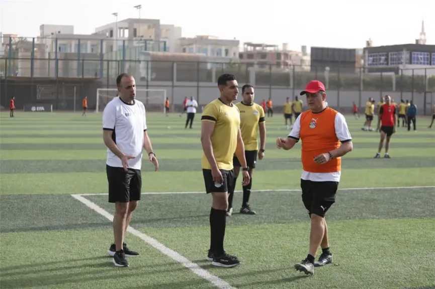 أوسكار رويز يجتمع بالحكام قبل حسم الدوري المصري لضمان أعلى مستوى تحكيمي 