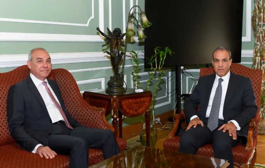 وزير الخارجية يلتقي رئيس مجلس إدارة الهيئة العامة للاستعلامات 