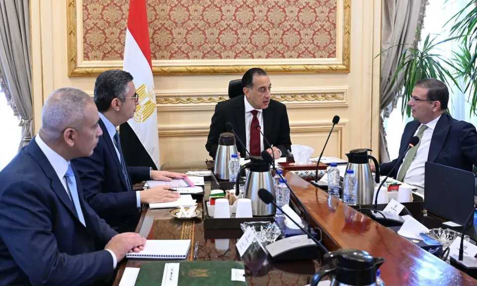 رئيس الوزراء يتابع موقف توافر السلع الاستراتيجية في الأسواق واستعدادات الموسم الحالي لتوريد القمح المحلي 