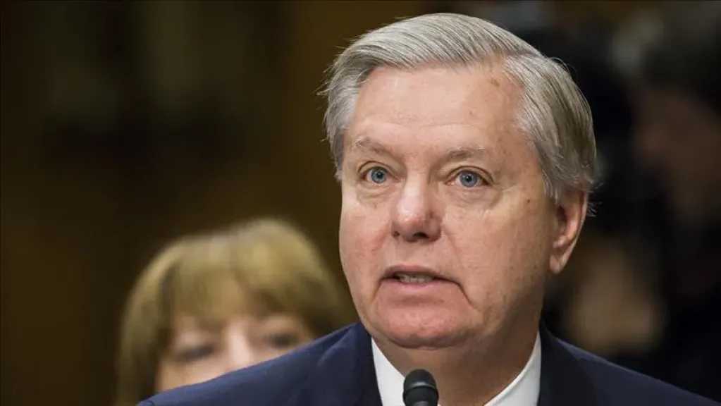 ليندسي جراهام: ترامب عازم على إعادة حرية الملاحة في مضيق هرمز 