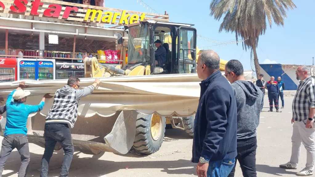 نائب محافظ بورسعيد يقود حملة مكبرة لإزالة الإشغالات بمنطقة الإسراء وأبراج النور بحي الضواحي 