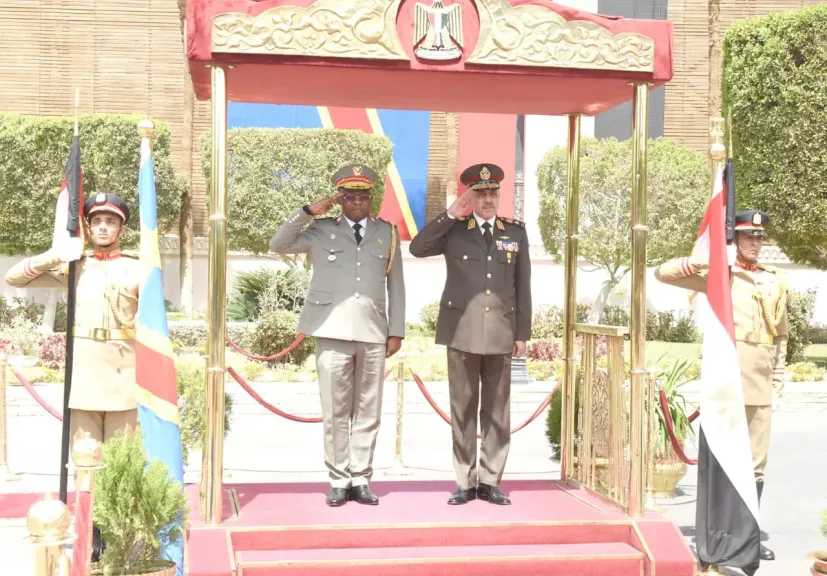 رئيس الأركان يلتقى نظيره الكونغولي لبحث التعاون العسكري المشترك 