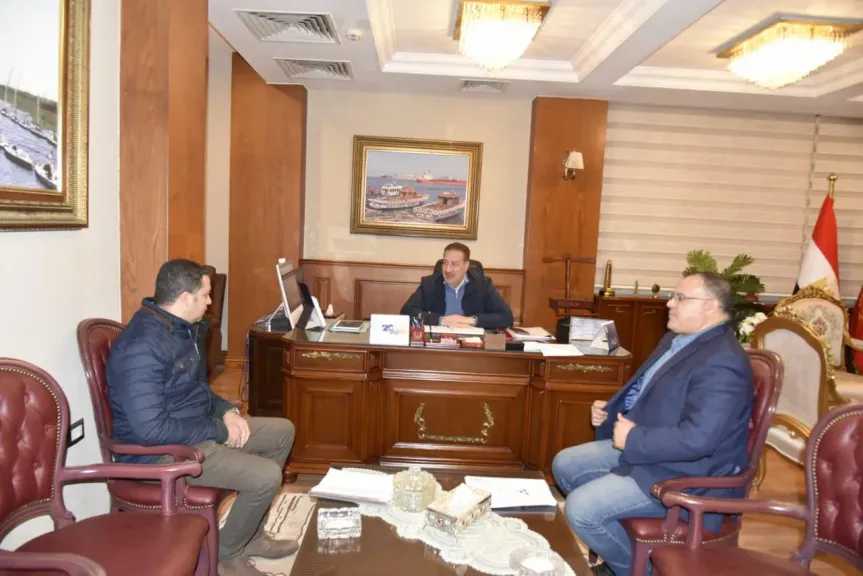 محافظ بورسعيد يلتقي مدير هيئة الرعاية الصحية ويؤكد على أهمية الارتقاء بمستوي الخدمات المقدمة للمواطنين 