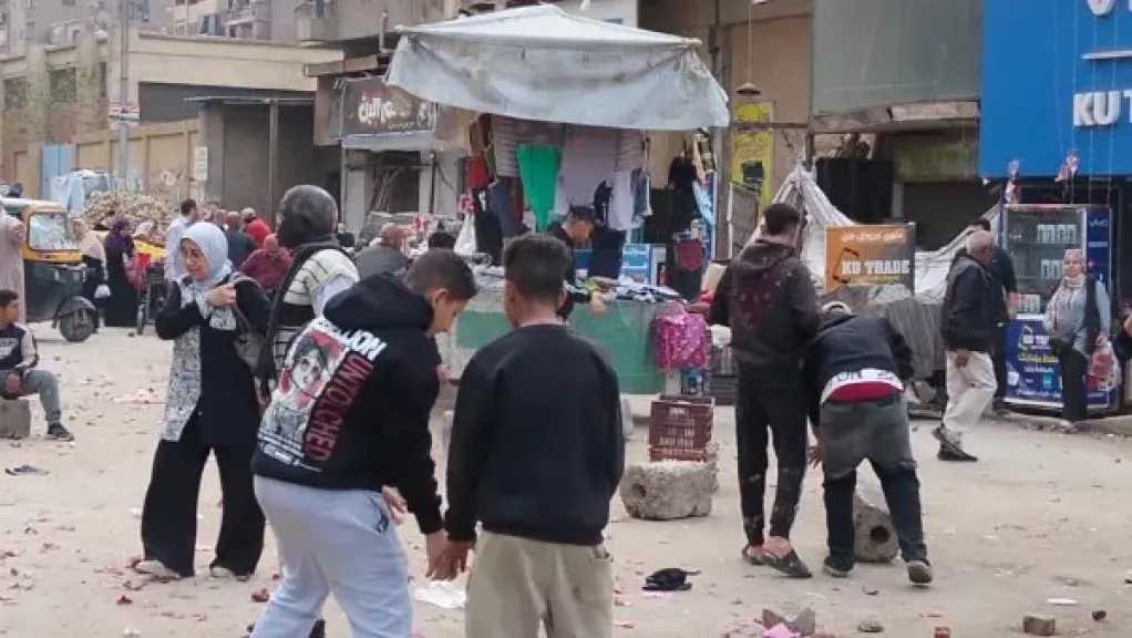 حي عين شمس ينفذ حملات لإخلاء الشوارع من الباعة الجائلين 