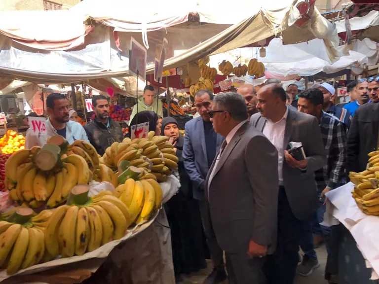 محافظ الدقهلية يتفقد سوق كفر البدماص بالمنصورة ويشدد على تكثيف أعمال النظافة بالسوق والشوارع المحيطة 